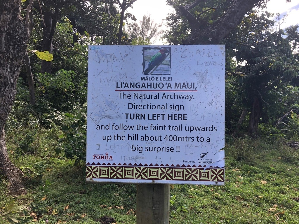 Maui Arch Sign
